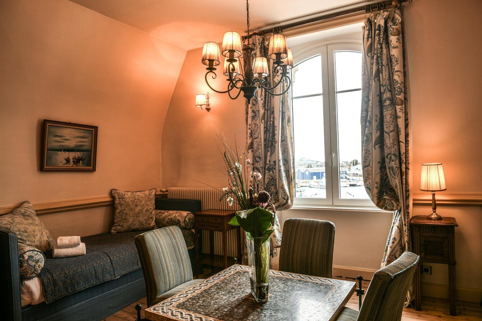 Hotel K'Loys Paimpol Exteriör bild