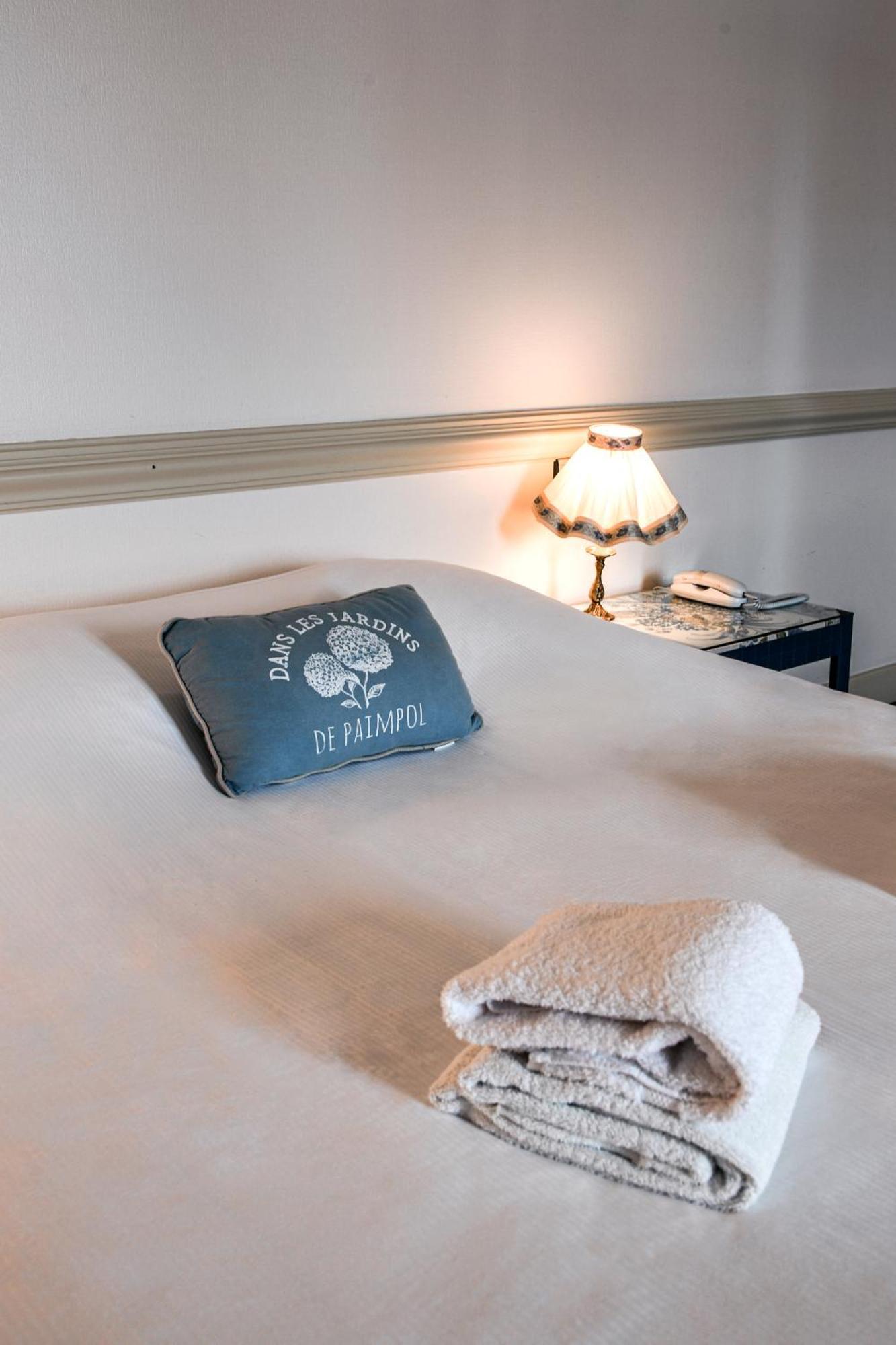 Hotel K'Loys Paimpol Exteriör bild